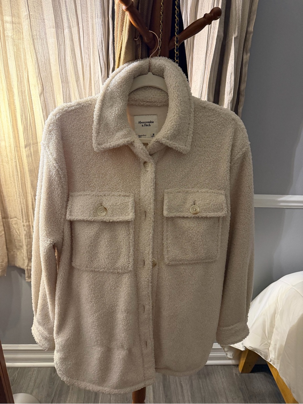 Abercrombie & Fitch Cream Teddy shirt jacket like new womens med